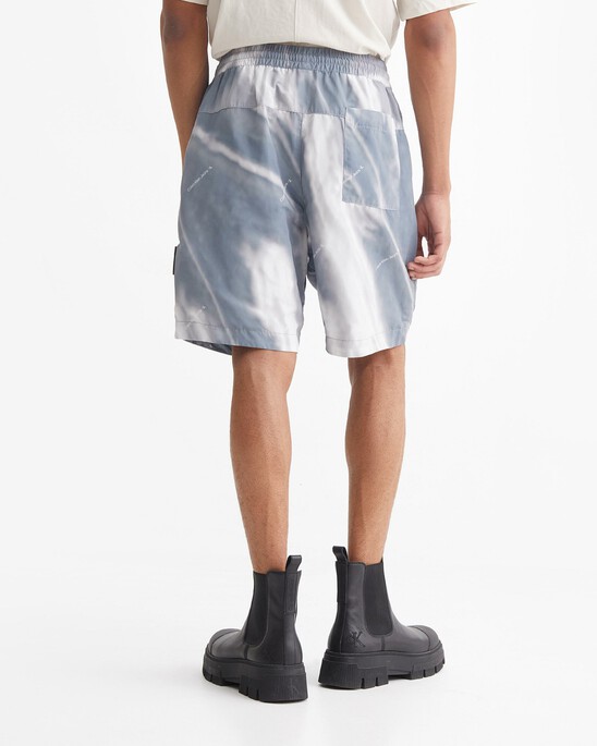 LOGO MOVEMENT PRINT SHORTS