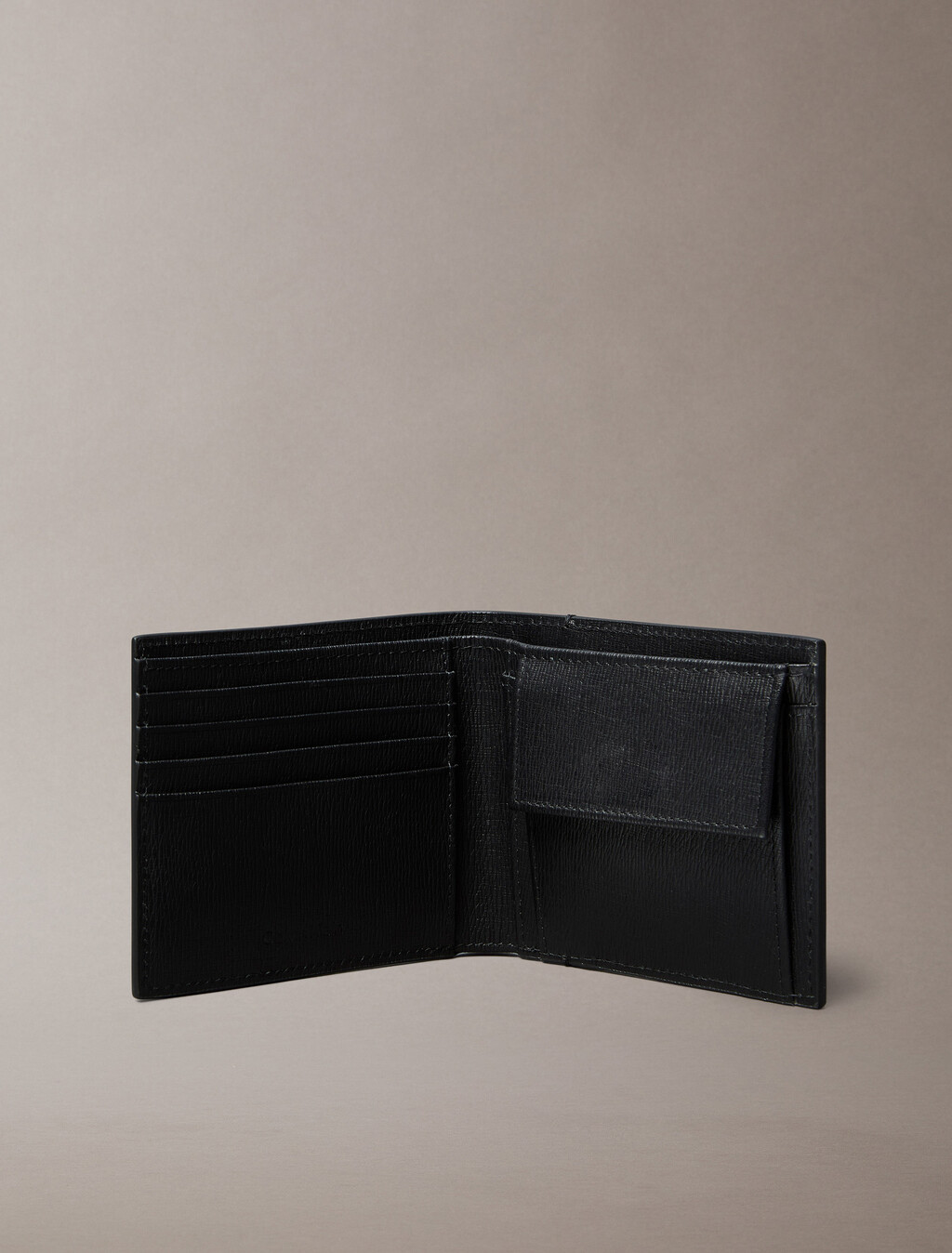 Saffiano 皮革零錢對摺式銀包, Black, hi-res