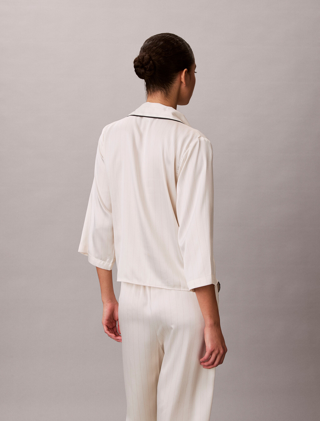 亮面緞面短袖襯衫, DOTTED LOGO PINSTRIPE IVORY, hi-res