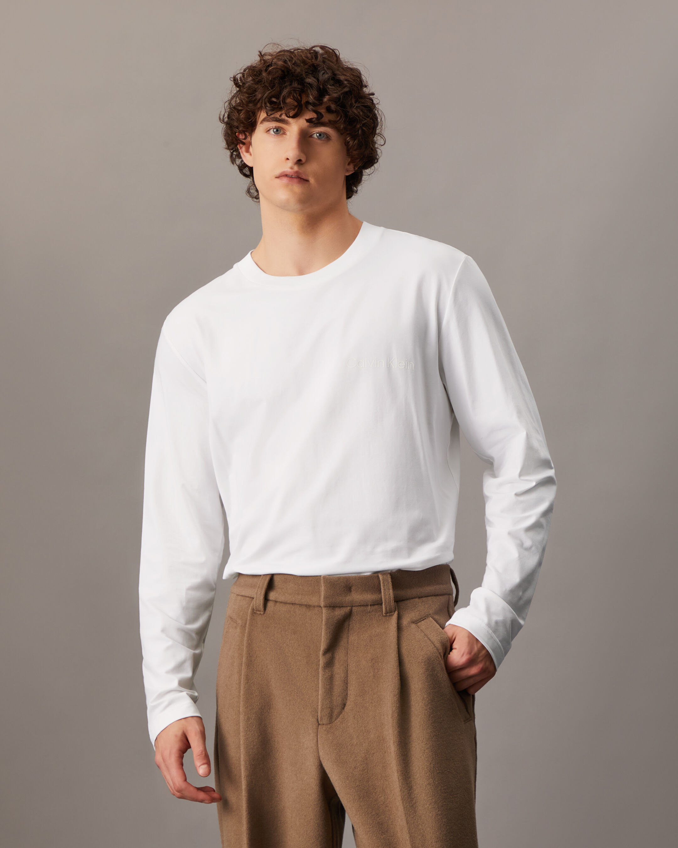 【CK JEAN】RELAX FIT INSTITUTIONAL LOGO LONG SLEEVE T-SHIRT Buy Calvin Klein Jeans Institutional Graphic Long Sleeve T