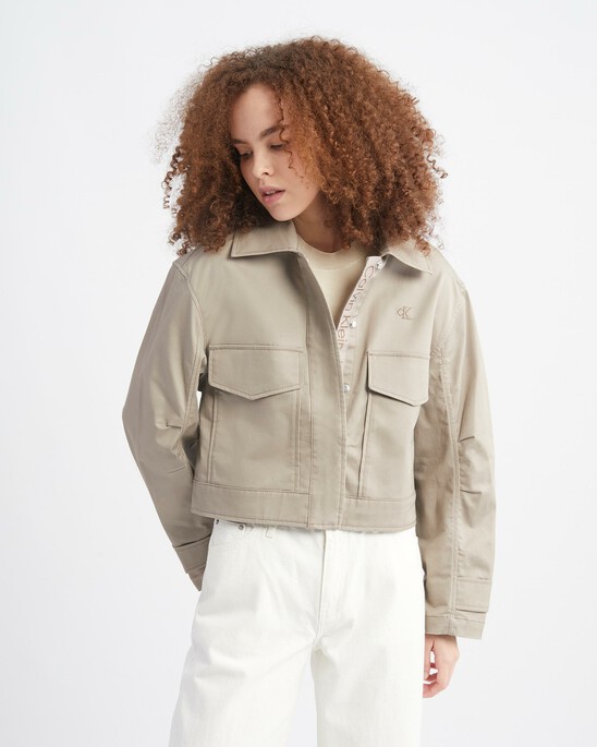 LIGHTWEIGHT CROPPED UTILITY JACKET