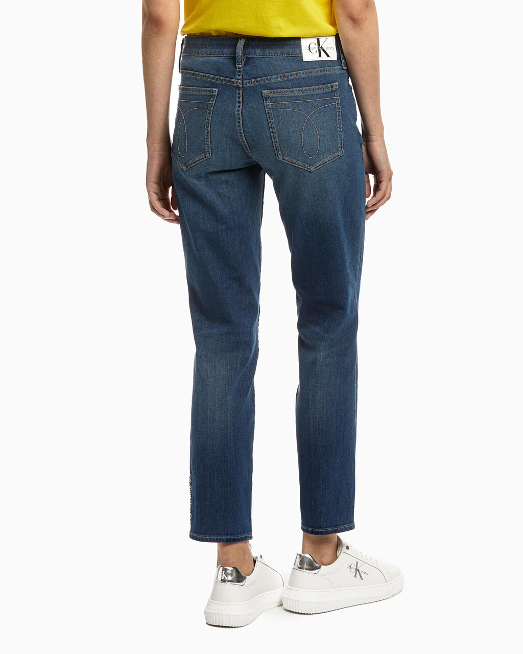 ULTIMATE STRETCH 中度洗水修身直腳牛仔褲, Med Blue Embro Hem, hi-res