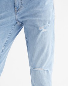 INFINITE FLEX DISTRESSED BODY TAPER JEANS, 028 CHALKY BLUE, hi-res