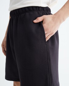 ESSENTIALS 中性運動短褲, Black Beauty, hi-res