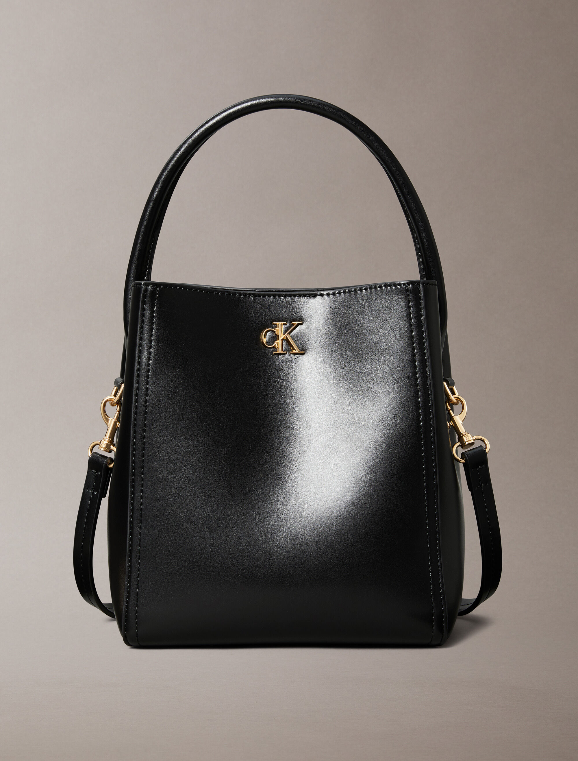 Monogram Logo Hardware Bucket Bag | black | Calvin Klein