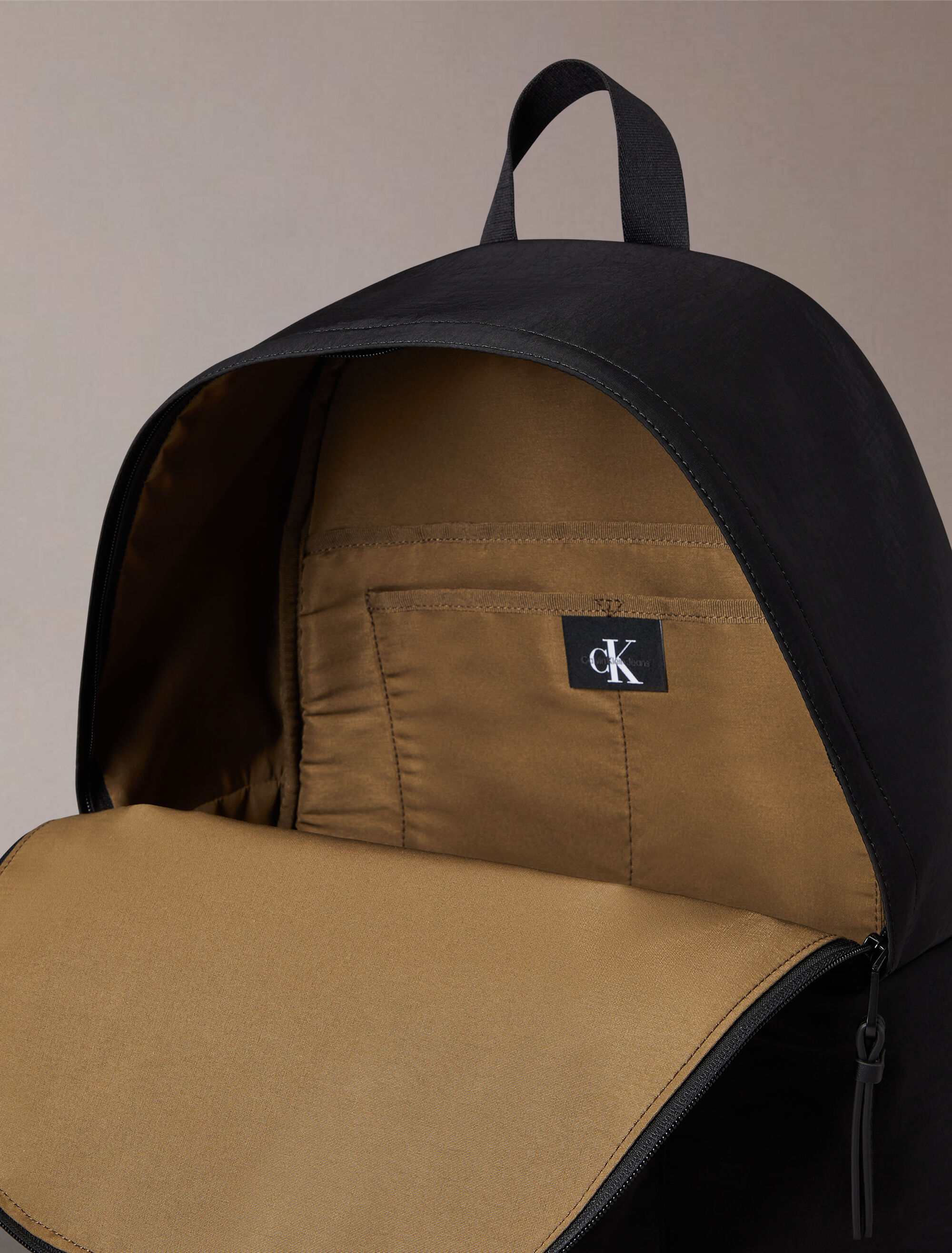 ★ ★ Men's Metro Nylon Round Backpack 43 4G3131G Metro Nylon Backpack | black | Calvin Klein Hong Kong