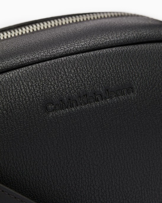 TEXTURED CAMERA BAG