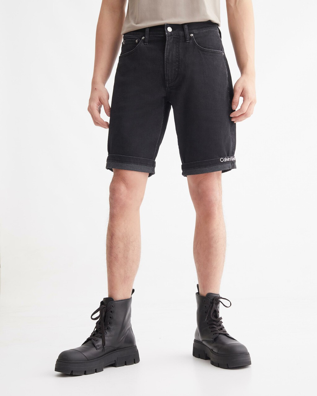 37.5 標準版型牛仔短褲, Washed Black Hem Embro, hi-res