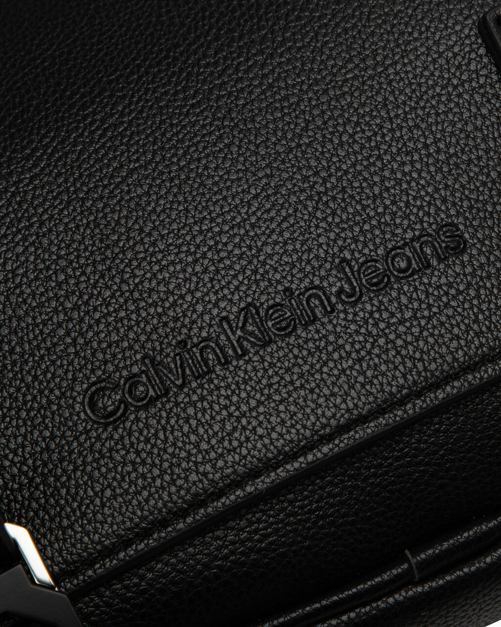 MICRO PEBBLE FLAP CAMERA BAG 22CM, BLACK, hi-res