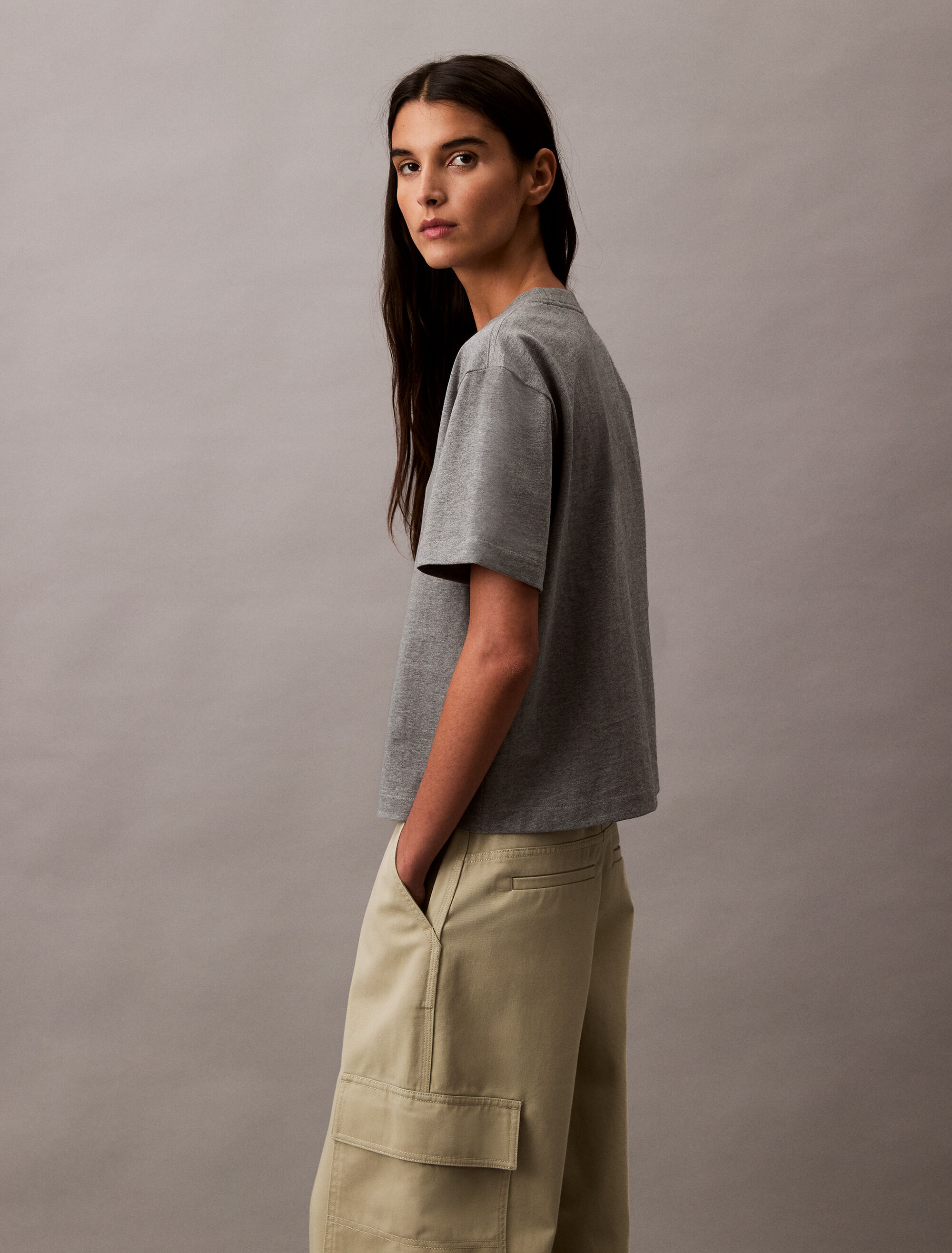 Relaxed Standard Logo Crewneck Tee | grey | Calvin Klein Hong Kong