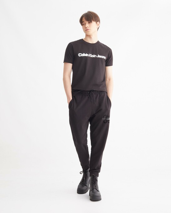 MOVEMENTS 模糊標誌修身 T 裇