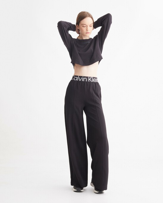 ESSENTIALS CROPPED LONG SLEEVE TEE