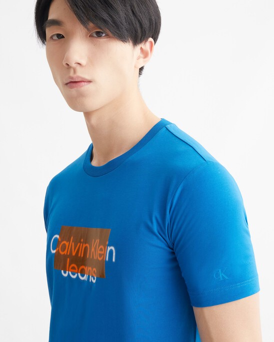 MOVEMENTS 模糊標誌修身 T 裇