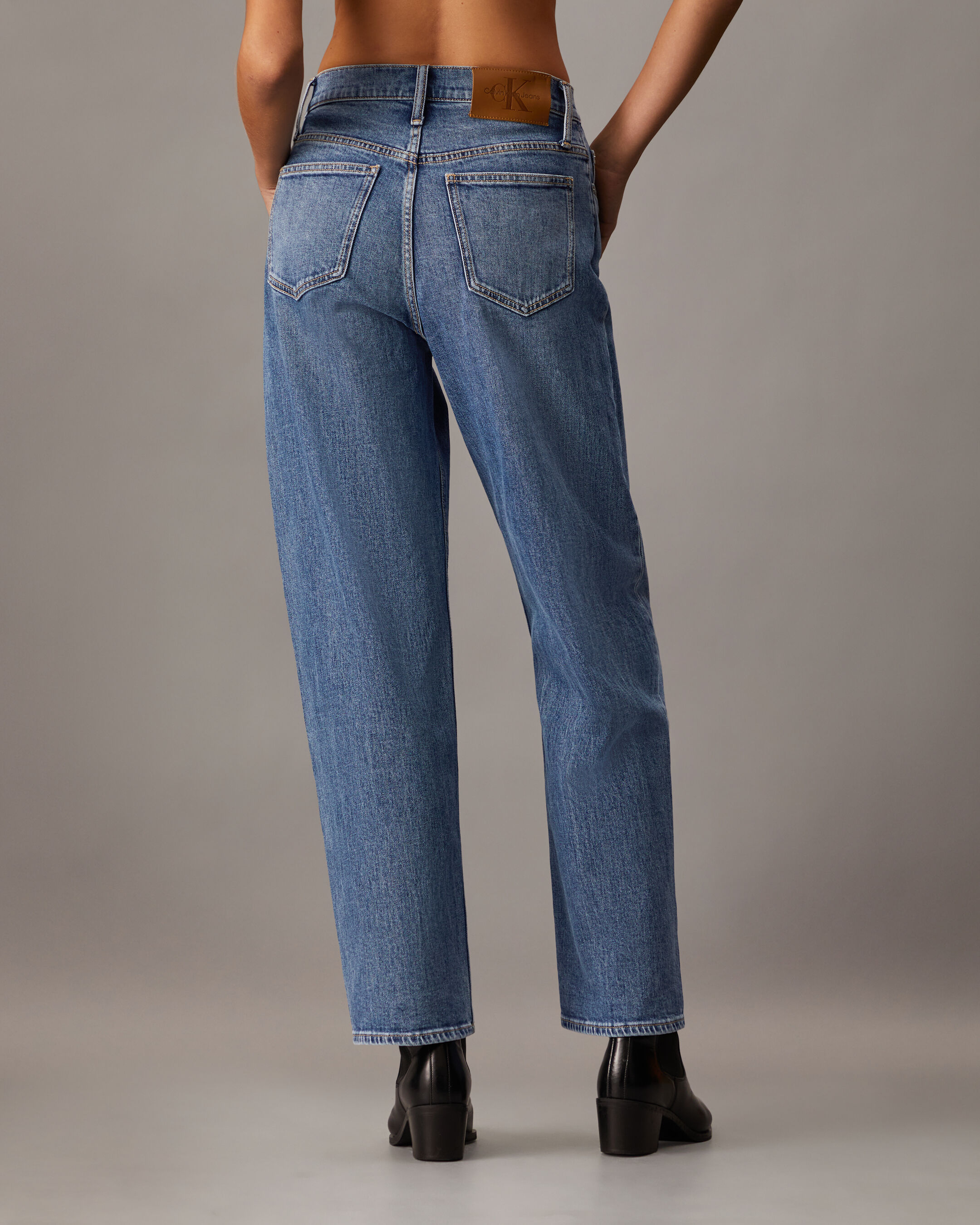 Sustainable High Rise Loose Jeans | blue | Calvin Klein Hong