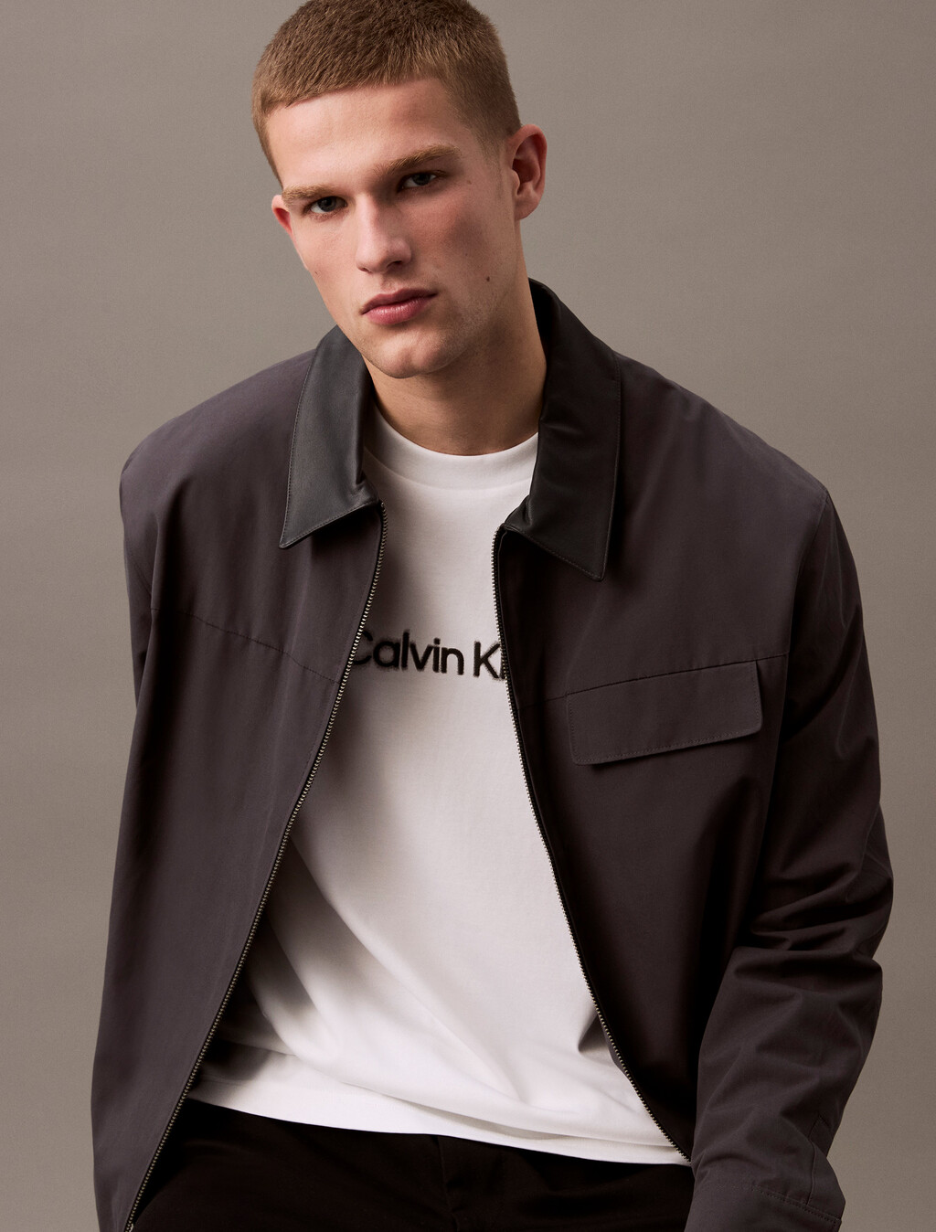 Calvin Klein 模糊效果標誌修身 T 恤, Brilliant White, hi-res