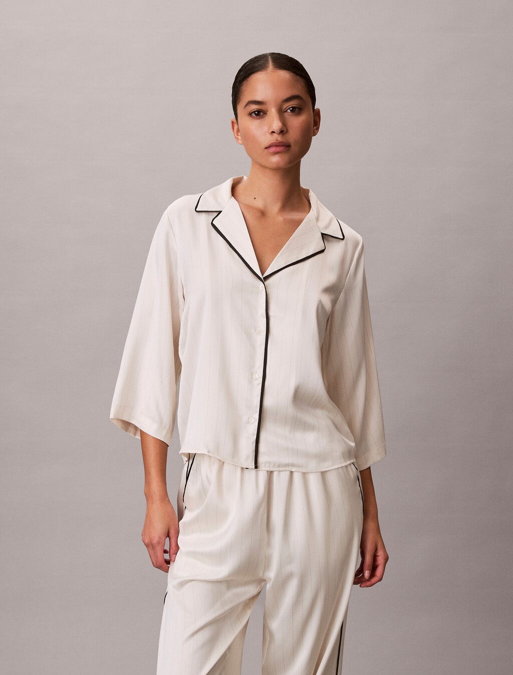 亮面緞面短袖襯衫, DOTTED LOGO PINSTRIPE IVORY, hi-res