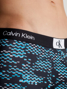 CALVIN KLEIN 96 超細纖維低腰內褲, BLACK PRINT/BLK, hi-res