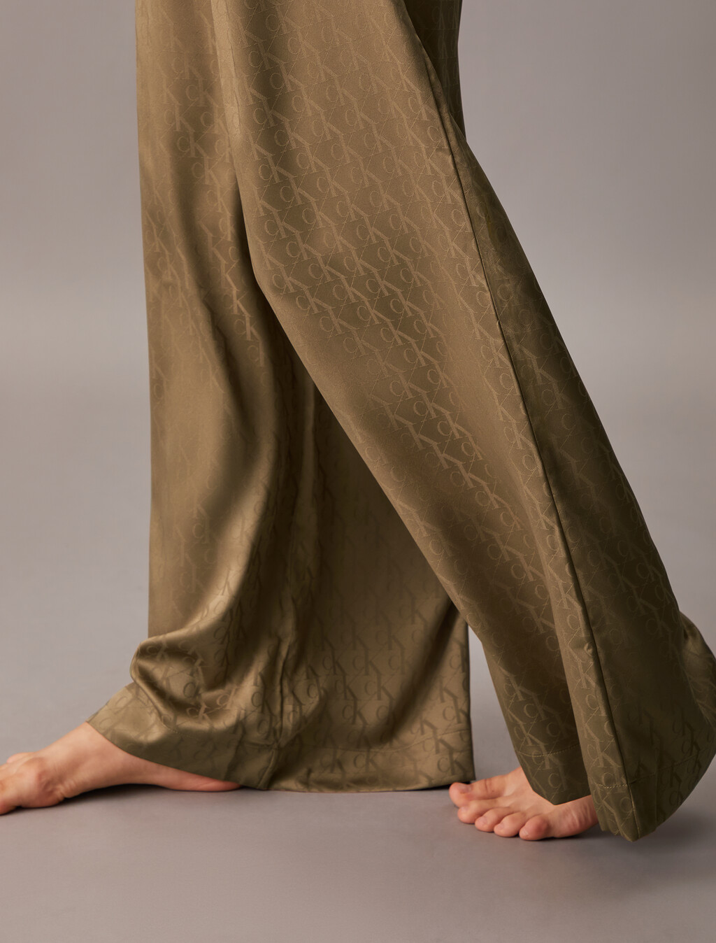Sensual Satin 緞面 Monogram 提花寬筒長褲, 18345 HOLIDAY SHINE+SOFT MOCHA, hi-res