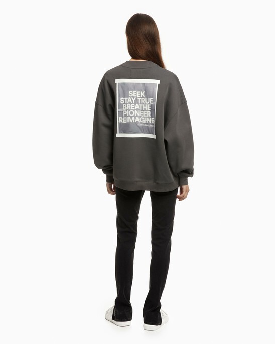 HYBRID COMFORT BACK SLOGAN SWEATSHIRT
