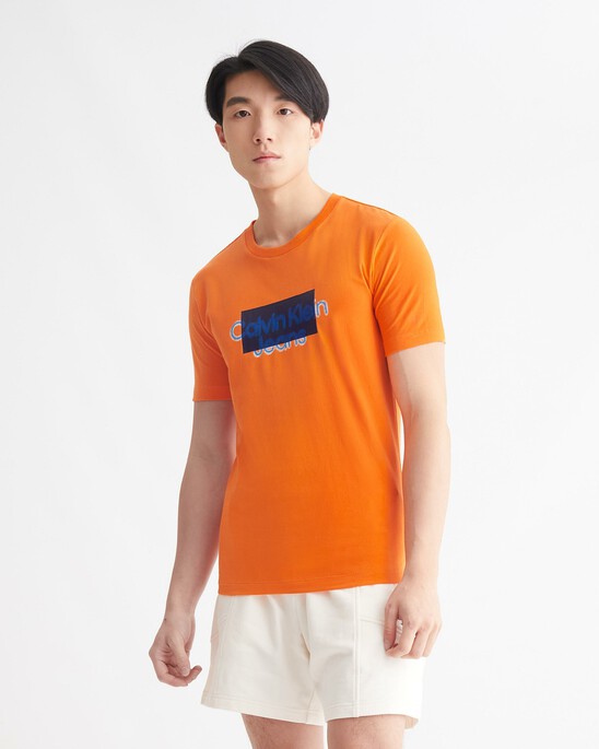MOVEMENTS 模糊標誌修身 T 裇