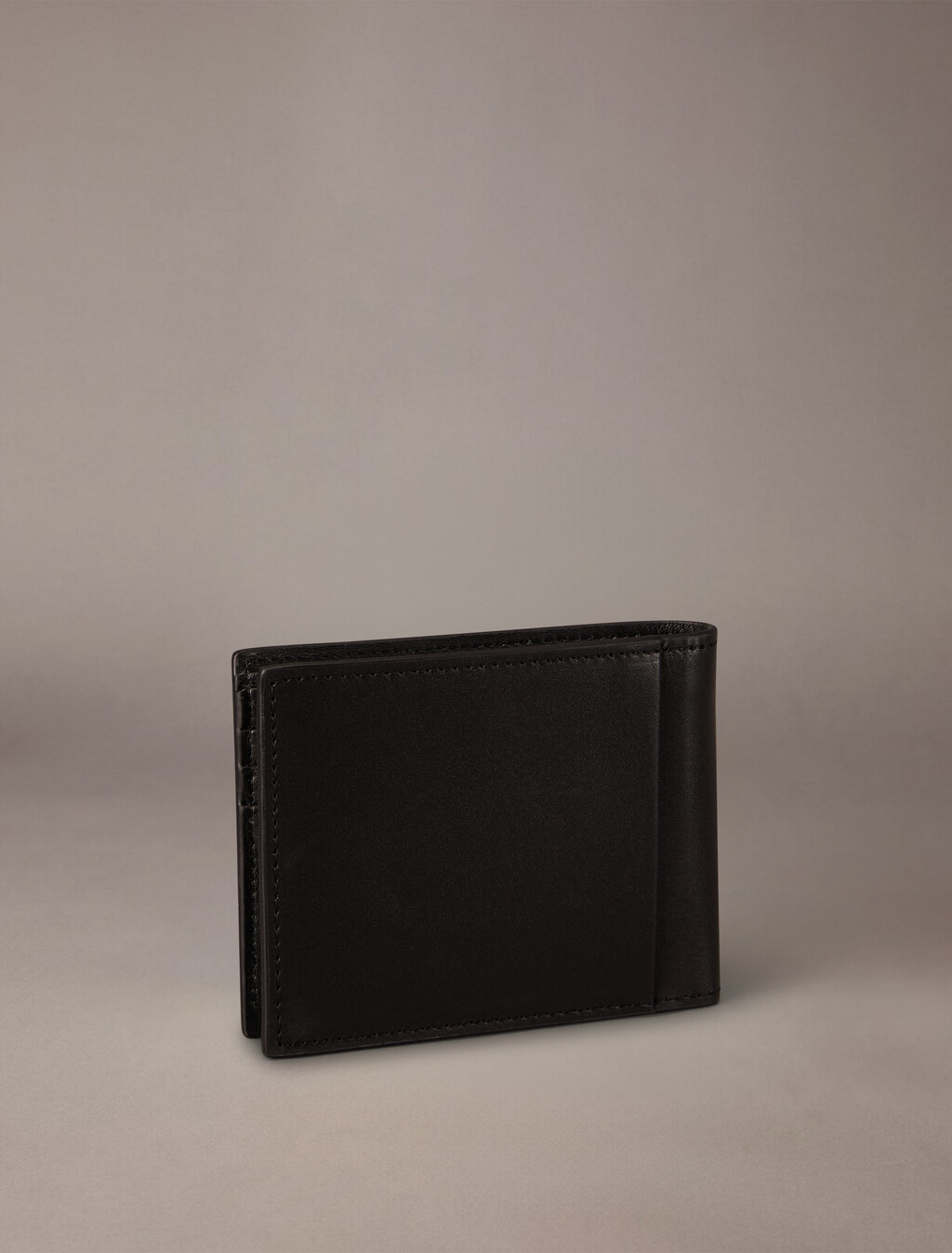 CK 嵌飾對摺式銀包, Black, hi-res