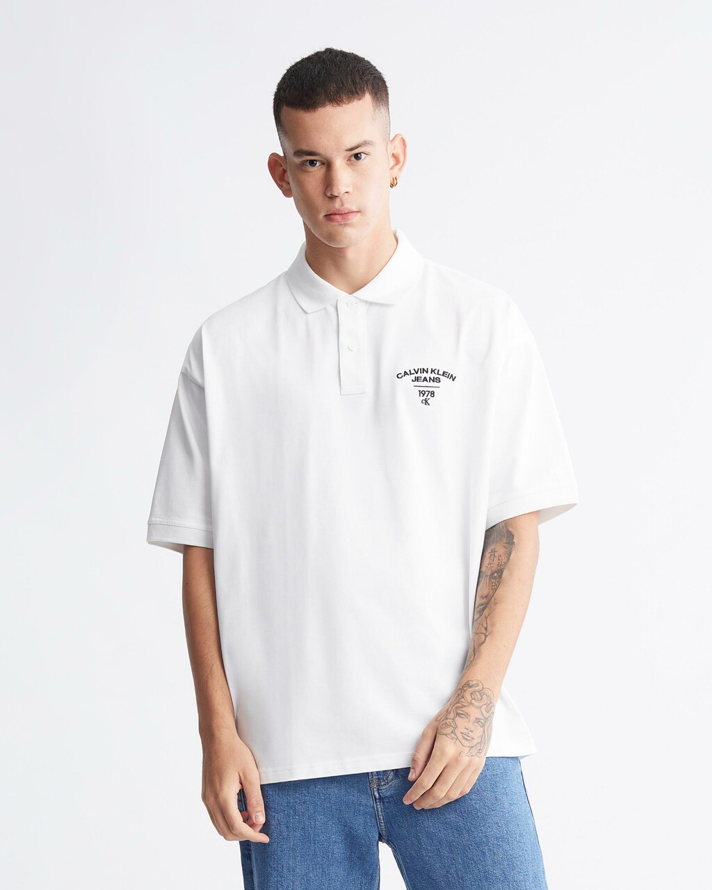 Varsity Curved Logo Polo, white