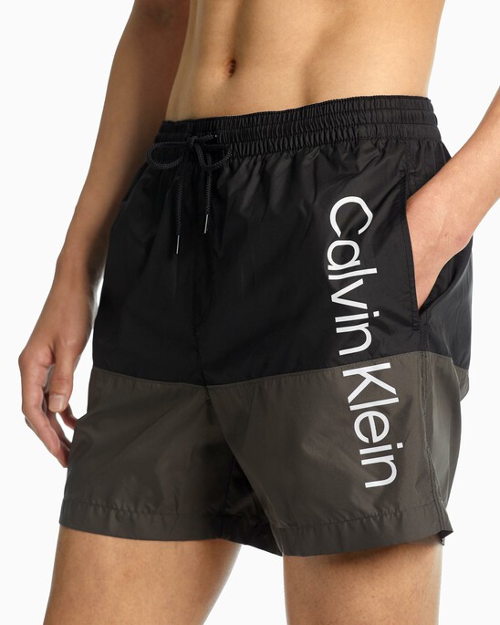 Calvin Klein Core Logo 中長度泳褲