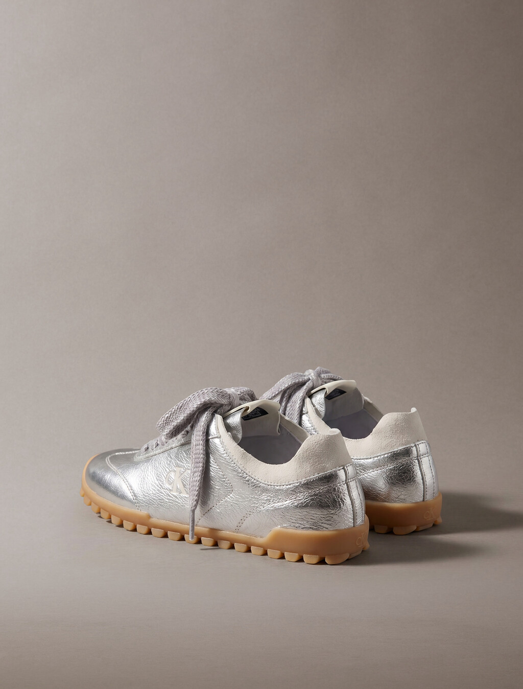 High-Shine Low-Profile Runner Trainers, Silver/Marshmallow/Gum, hi-res