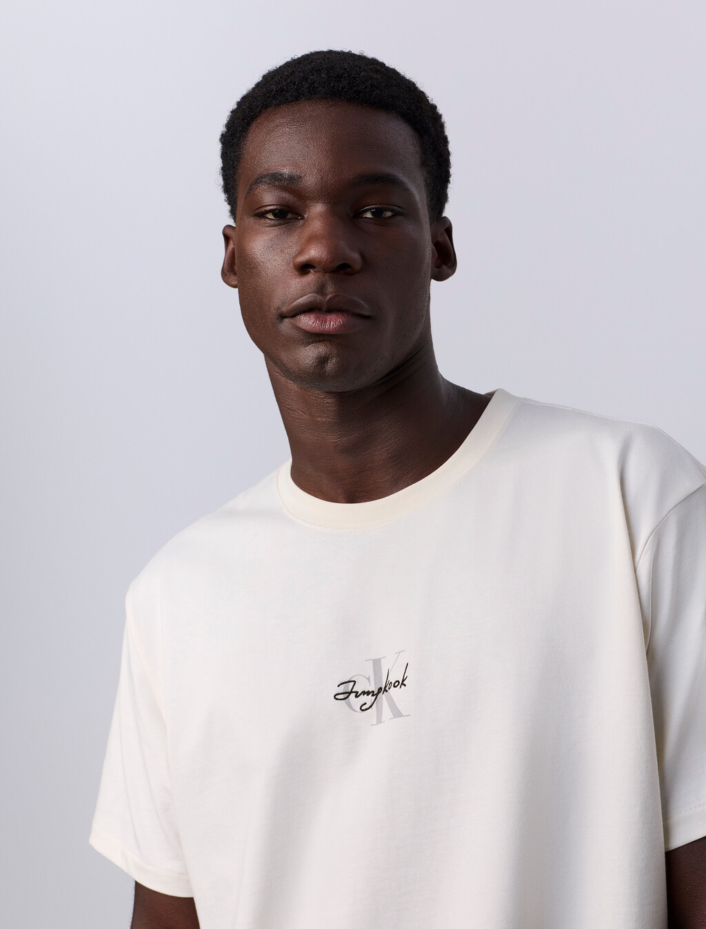 Jung Kook for Calvin Klein Monologo T 恤, LILY, hi-res