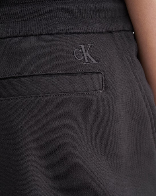 STACKED LOGO SWEAT SHORTS