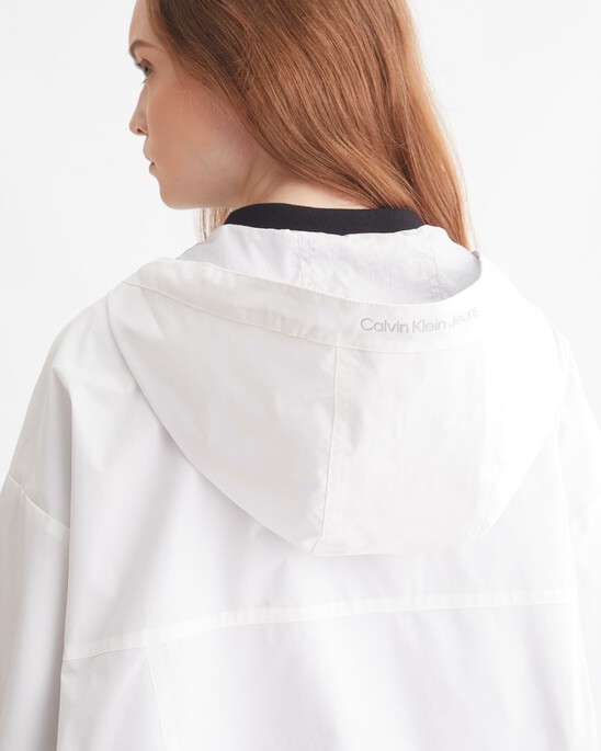 WINTER WHITES 風褸
