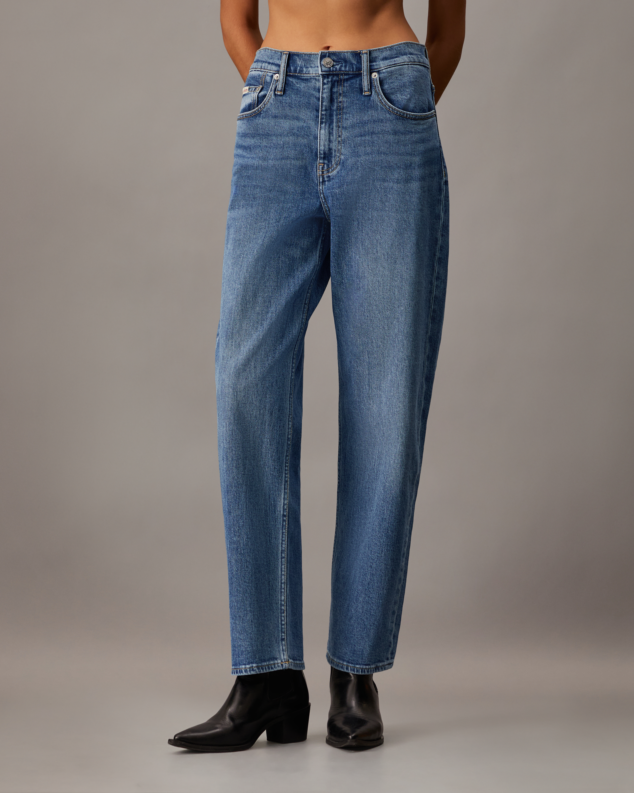 Sustainable High Rise Loose Jeans | blue | Calvin Klein Hong
